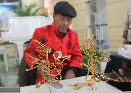 歡樂中國年 幸福東外灘 花式糖畫DIY開啟傳統(tǒng)工藝新篇章